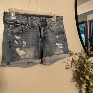 American Eagle Distressed Size 4 Jean Shorts